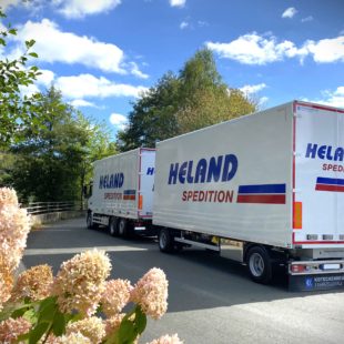 Zabudowa furgonowa z przyczepą obrotnicą dla firmy spedycyjnej HELAND z Neustadt k. Coburga.